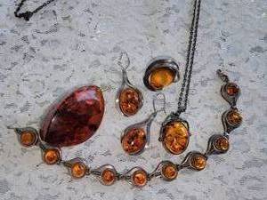 lot 299 image: Vintage Sterling Silver and Amber Collection