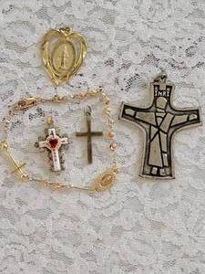 lot 325 image: Religious Jewelry Selection