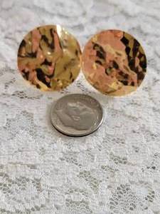 lot 305 image: 14K Yellow Gold Hammered Disk Earrings
