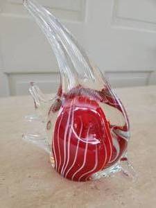 lot 283 image: Whimsical Art Glass Tropical Fish