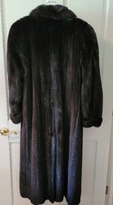 lot 63 image: Classic Oscar de la Renta Mahogany Full Length Mink Fur Coat
