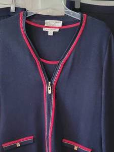 lot 166 image: St. John Blue 4 Piece Suit Set  size M
