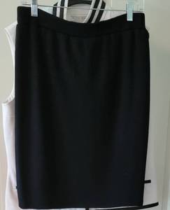 lot 176 image: St. John Sporty White & Black Trimmed Buckle Top with Skirt