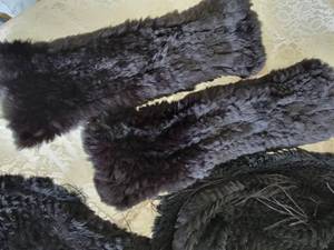 lot 59A image: Linda Richards Luxury Black Rabbit & Feather Scarf with Arm Covers