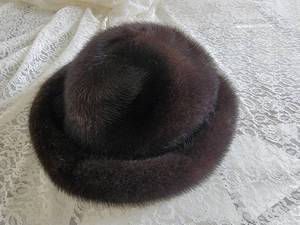 lot 59H image: Mahogany Mink Fur Bowler Hat