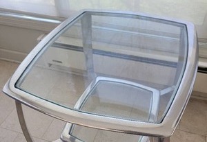 lot 15 image: Sleek Modern Metal Frame Accent Table