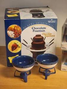lot 224 image: Fondue Party Essentials Bundle