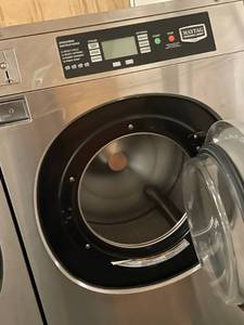 lot 2 image: 40 POUND COMMERICAL COIN OPERTED WASHING MACHINE, MODEL MXR40PDATS 01