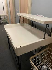 lot 6 image: FIBERGLASS LAUNDRY MAT FOLDING TABLE 30X48X36