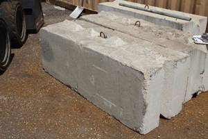 lot 529 image: Concrete Barrier 72x24x24