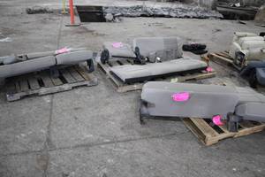 lot 1049 image: Lot of (3) 2008 Ford F350 Fabric Seats