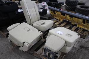 lot 1051 image: 2017 Ford Expedition Seats