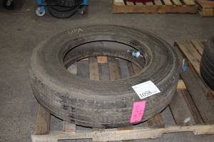 lot 1058 image: Lot of (1) Road King Steel Master R-10 11-R24.5 Tire