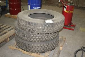 lot 1060 image: Lot of (3) Bridgestone VeeSteel 11R24.5 Tires