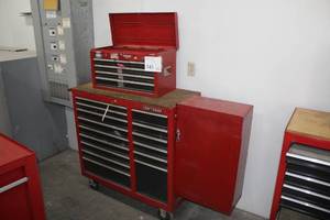 lot 543 image: Craftsman 2-piece Rolling Tool Cabinet and Chest