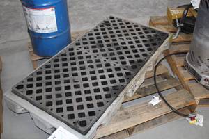 lot 565 image: Drip Deck