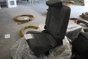lot 575 image: 2017 Ford F450 Front Passenger Bucket Seat