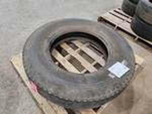lot 1063 image: Lot of (1) Firestone XR4 11-R24.5 Tire