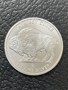 lot 16 image: 1 Ounce .999 Fine Silver Round