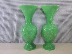 (FS) Pair of Vintage Jadeite Vases ...