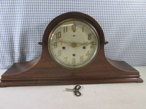 (FS) Vintage Wood Mantle Clock with...