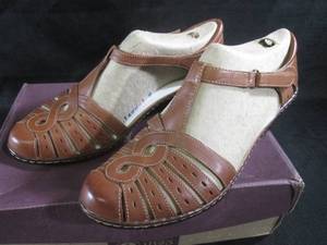 (BS) Clarks Womens Wendy Tier Shoe...
