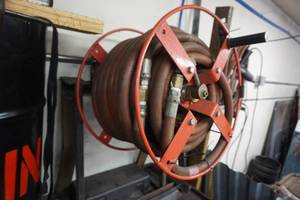 lot 63 image: 1 Garden Hose With Wall Mount Reel