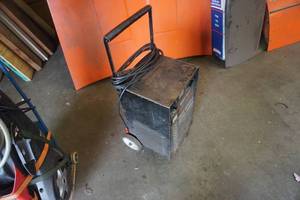 lot 12 image: Sears HD Battery ChargerEngine Start