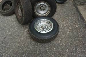lot 24 image: 3 - Kelly and 1 Off Brand Tires on 5 Bolt GMC Rims