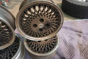 lot 30 image: 4 - ARE BMW 14 Rims