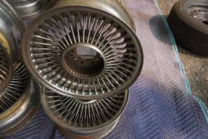 lot 31 image: 4 - Cadilac 15 Wire Spoke Rims