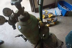 lot 15 image: Acetylene Torch Tanks With Regulators, Cutting Tips and 2 Wheel Stand