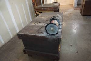 lot 54 image: Heavy Duty Shop Bench With 2 Wheel Grinder