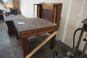 lot 55 image: Heavy Duty Wood Shop Bench