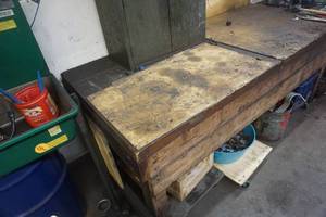 lot 56 image: Heavy Duty Wood Shop Bench