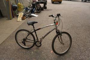 lot 60 image: Hawthorne Mongoose 21 Special 7 Speed Aluminum Frame Bicycle