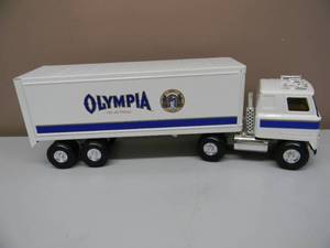 lot 7 image: VINTAGE ERTL 116 SCALE STEEL INTERNATIONAL OLYMPIA BEER TRUCK & TRAILER - IN BOX - NICE - APPROX 22 LONG - GREAT PIECE - SEE PICTURES