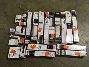lot 21 image: Lot of Bathroom Items Various Models and Conditions Customer Returns See Pictures