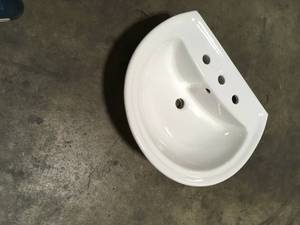 lot 48 image: American Standard Cadet Pedestal Sink Customer Returns See Pictures