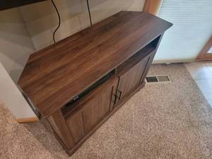 lot 37 image: Walker Edison Corner Console