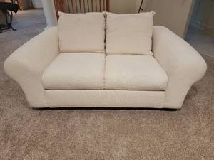 lot 47 image: Plush Rolled Arm Loveseat
