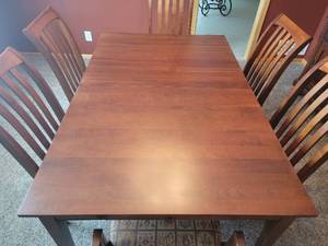 lot 6 image: Ethan Allen Pennsylvania Dining Set
