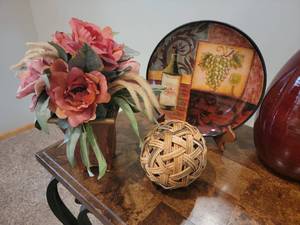 lot 53 image: Contemporary Decor Group