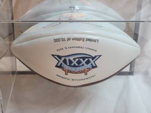 lot 4 image: Tom Brady Authenticated Ball