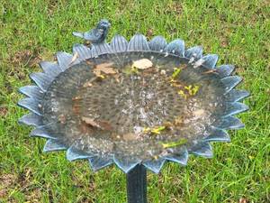 lot 42 image: Pot Iron Sunflower Birdbath