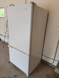 lot 80 image: Kenmore Refrigerator Freezer