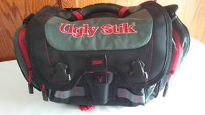 lot 2 image: Ugly Stick tackle bag.