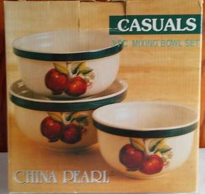 lot 10 image: Casuals 3pc mixing bowel set.