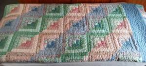 lot 28 image: Handmade Quilt all handsewn work.