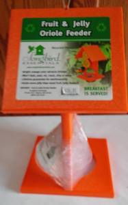 lot 39 image: Fruit and Jelly Oriole Feeder.